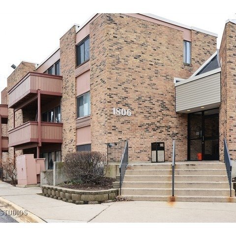 property at 1806 Hemlock Pl