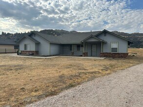 29550 Ryder Cup Ln in Tehachapi, CA - Building Photo - Building Photo