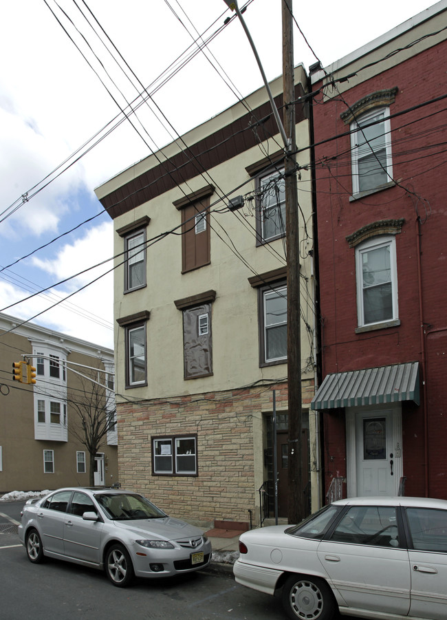 97 Webster Ave in Jersey City, NJ - Building Photo - Building Photo