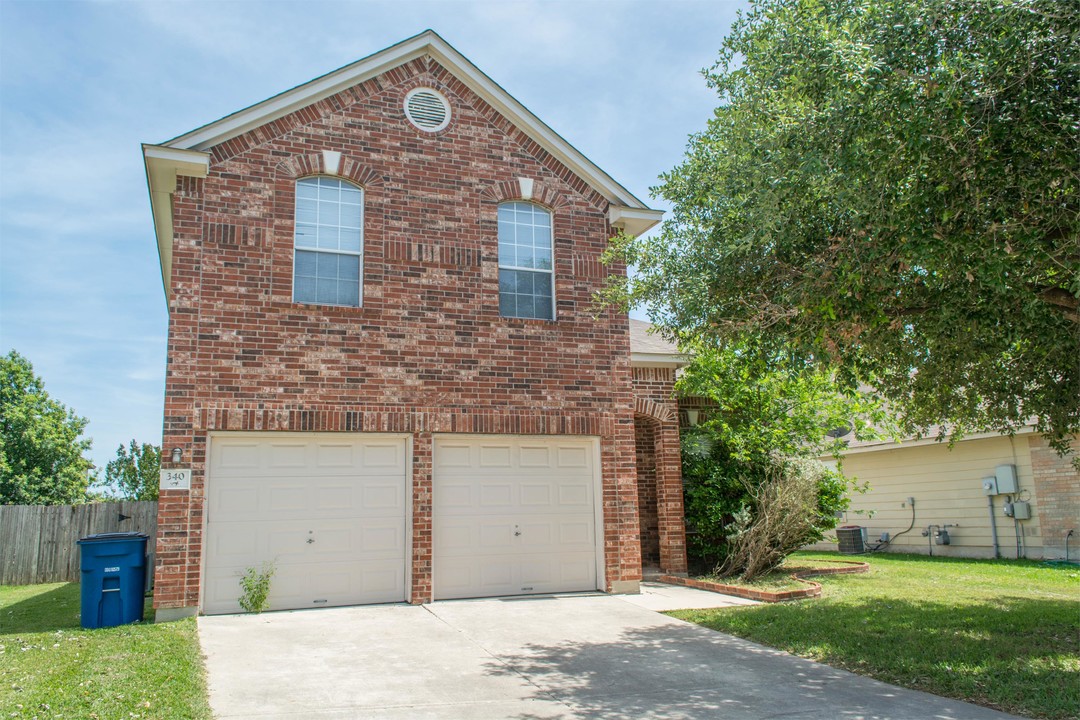 340 Meadow Park in New Braunfels, TX - Building Photo
