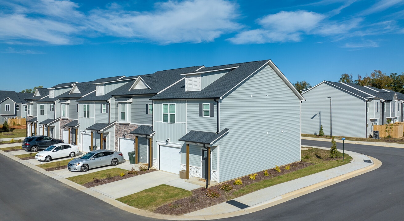 Kingsley Park Townhomes in Fayetteville, NC - Foto de edificio