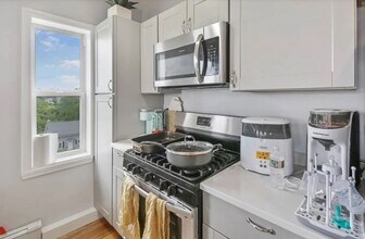 30 Hemans St in Worcester, MA - Building Photo - Building Photo