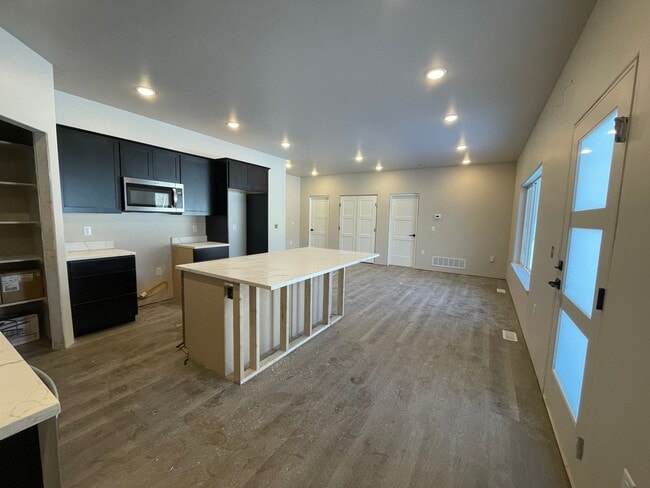 7404 N Paw St in Wasilla, AK - Building Photo - Building Photo