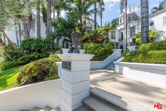 8499 Fountain Ave in West Hollywood, CA - Building Photo - Building Photo