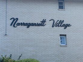 400 Narragansett Pkwy in Warwick, RI - Building Photo