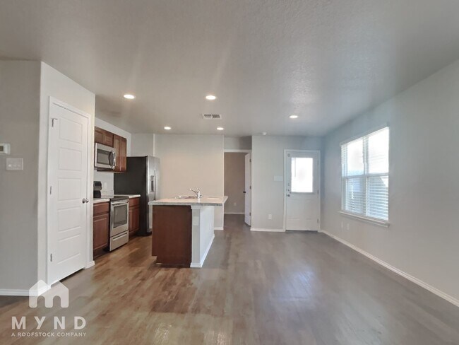 12907 Cicely Ct in Saint Hedwig, TX - Foto de edificio - Building Photo