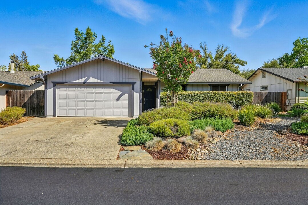 4895 Summit View Ct in Diamond Springs, CA - Building Photo