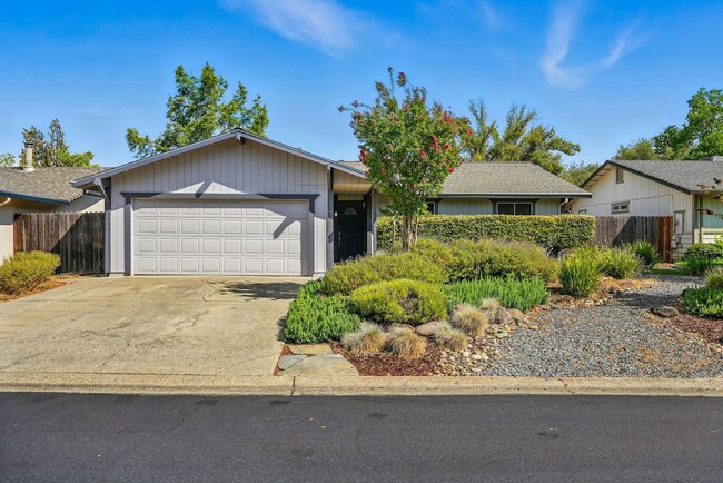 property at 4895 Summit View Ct