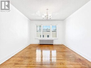 12 Kendal Ave in Toronto, ON - Building Photo - Building Photo