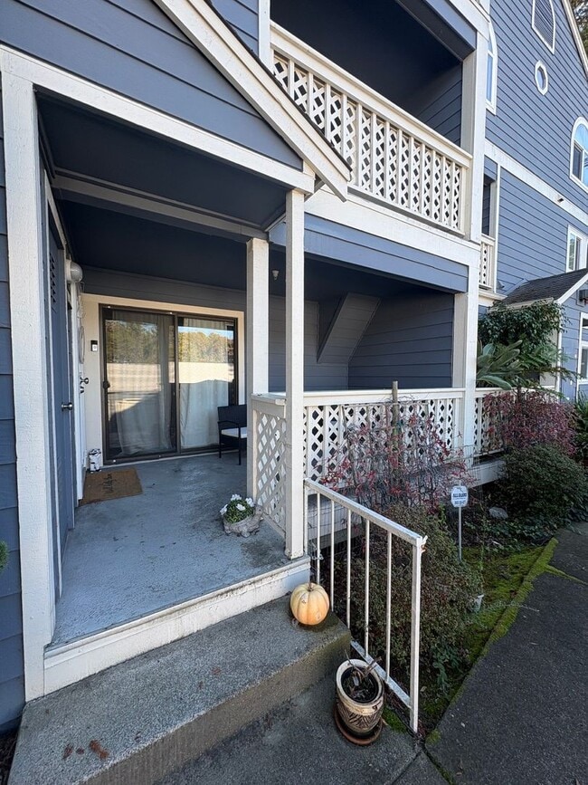 136 Sea Crest Cir