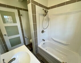 8714 W Olympic Blvd in Los Angeles, CA - Building Photo - Building Photo