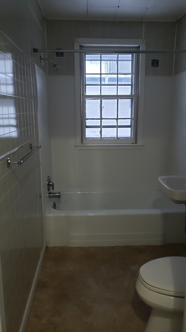 315 Elm St, Unit B in Spooner, WI - Building Photo - Building Photo