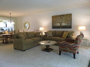 5600 Fairway Park Dr-Unit -201 in Boynton Beach, FL - Building Photo - Building Photo