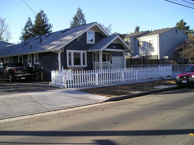 843 Dutton Ave in Santa Rosa, CA - Building Photo - Building Photo