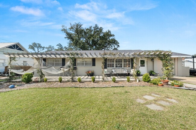 405 Navarre St in Gulf Breeze, FL - Building Photo - Building Photo