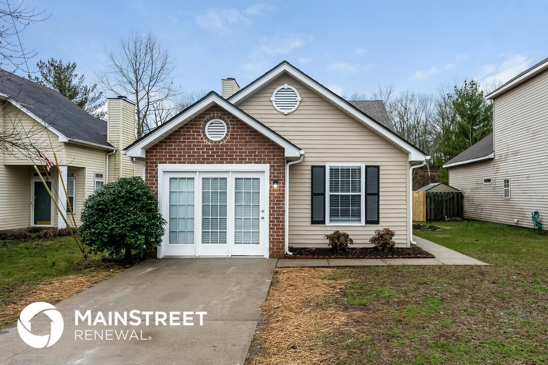 2008 Valley Dr in Goodlettsville, TN - Building Photo