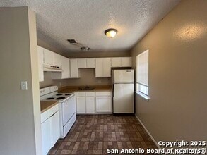 300 Moursund Blvd in San Antonio, TX - Foto de edificio - Building Photo