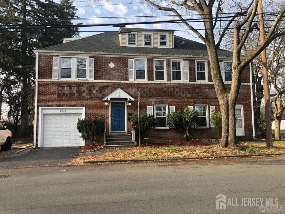 2249 Evergreen Ave in Scotch Plains, NJ - Building Photo