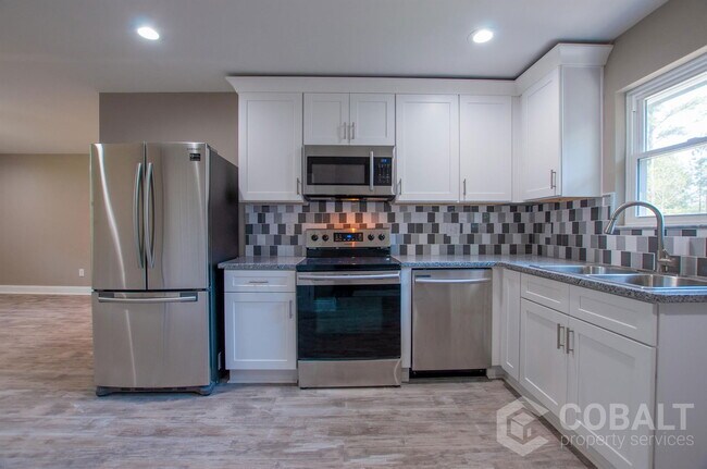 2331 Peachwood Cir NE in Atlanta, GA - Building Photo - Building Photo
