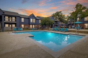 The Residence at North Dallas in Dallas, TX - Building Photo