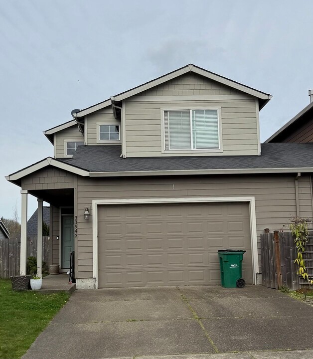 33943 Rolling Hills Dr in Scappoose, OR - Building Photo
