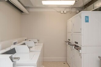 1575 Oak in Evanston, IL - Foto de edificio - Building Photo