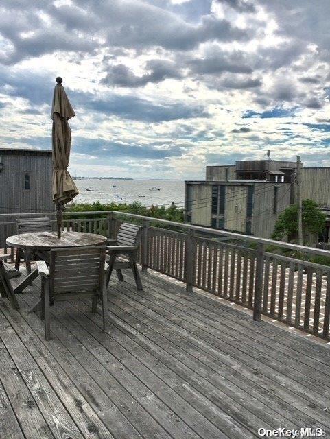 320 Frigate Rdw in Ocean Beach, NY - Building Photo - Building Photo