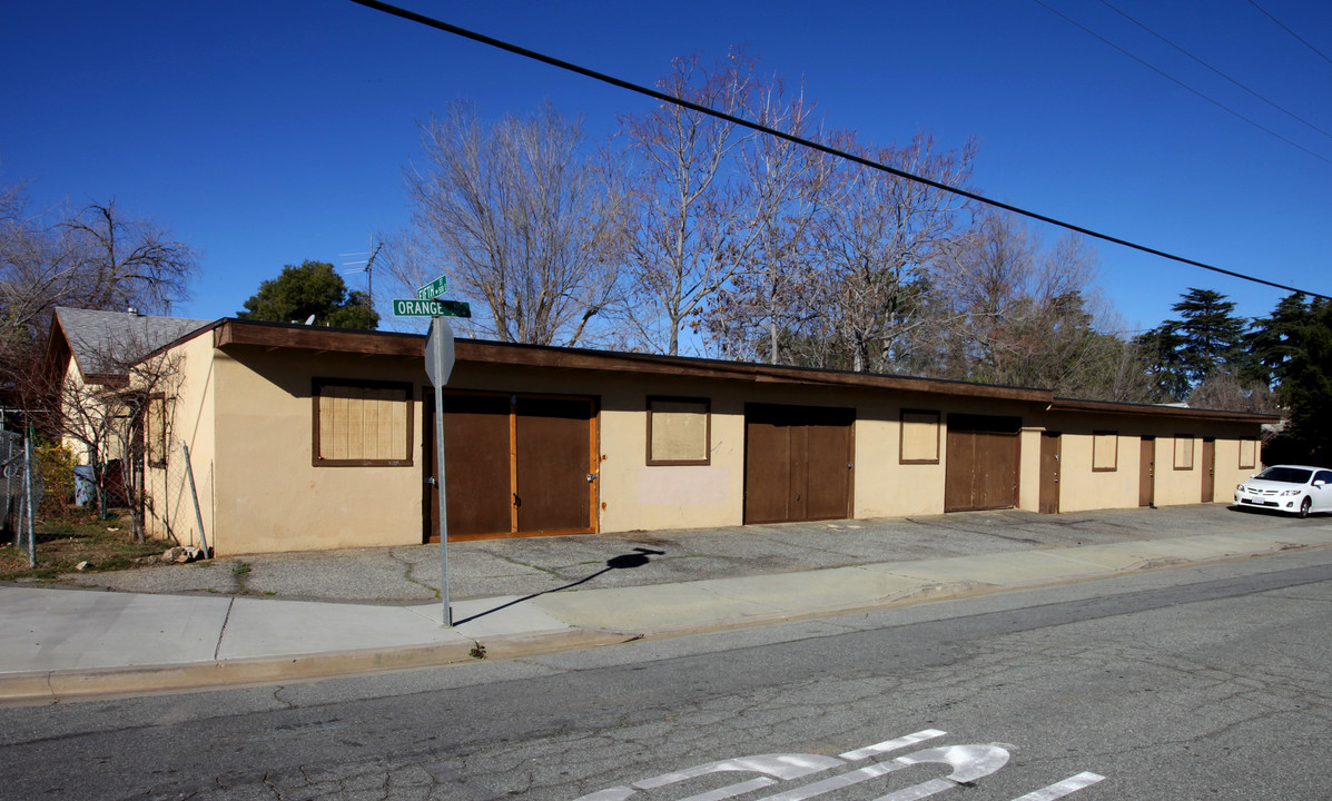 582 E 5th St in Beaumont, CA - Building Photo