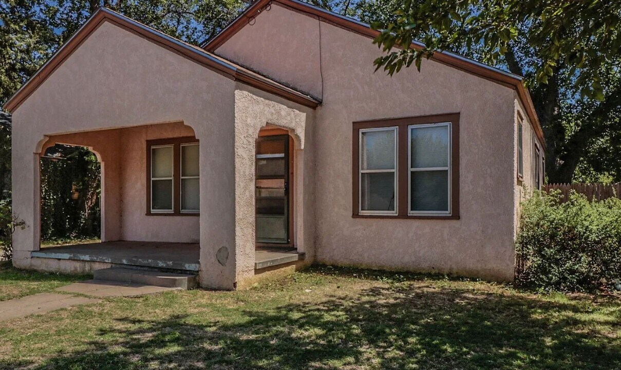 2113 22nd St in Lubbock, TX - Building Photo