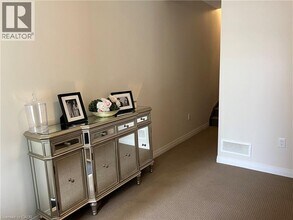 12 Workman Ln in Hamilton, ON - Building Photo - Building Photo