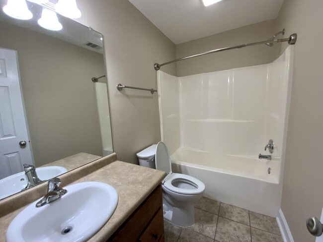 104 Lakeview Commons Dr in Statesboro, GA - Building Photo - Building Photo