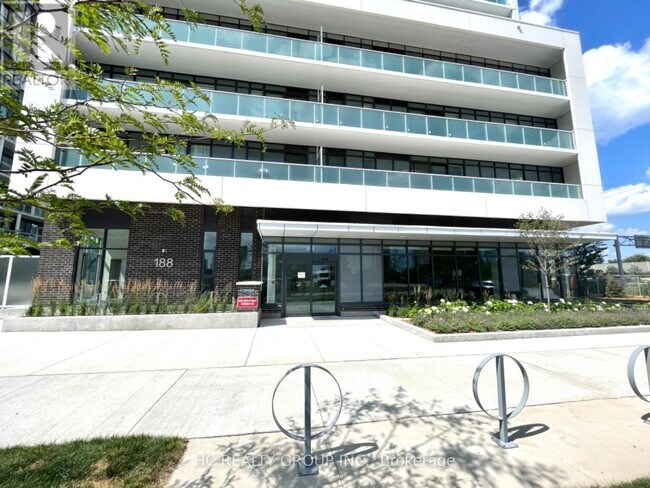 188 Fairview Mall Dr in Toronto, ON - Building Photo - Building Photo