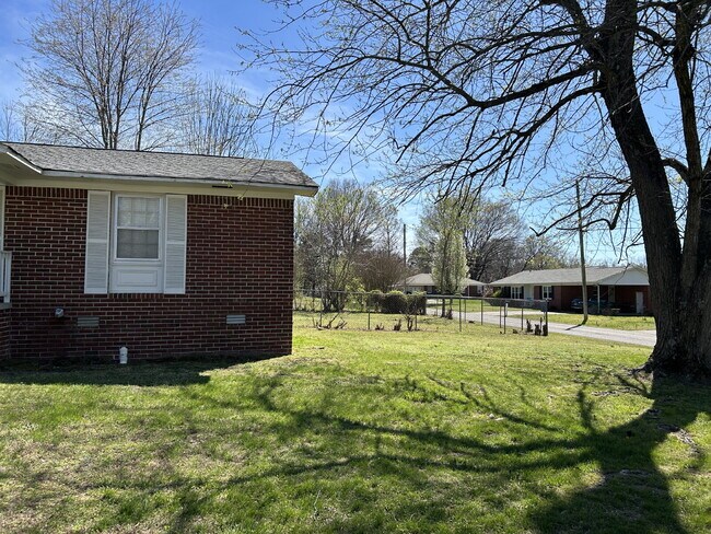 2750 Ferrell St in Humboldt, TN - Building Photo - Building Photo