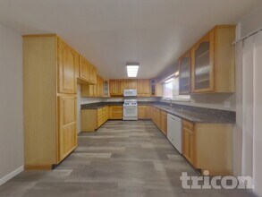 602 Chyrl Way in Suisun City, CA - Building Photo - Building Photo