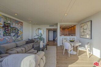 8787 Shoreham Dr in West Hollywood, CA - Building Photo - Building Photo