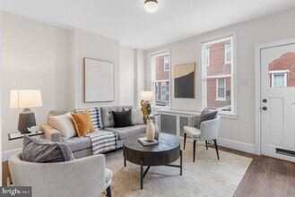 812 Livingston St in Philadelphia, PA - Building Photo - Building Photo