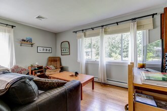 717 Southwest Dr in Champaign, IL - Foto de edificio - Building Photo