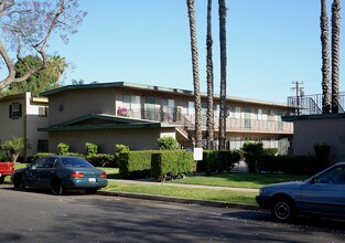 11641 Stuart Dr in Garden Grove, CA - Foto de edificio - Building Photo