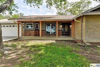 112 W Mimosa Cir in San Marcos, TX - Building Photo - Building Photo