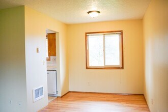 3815 SE 35th Pl in Portland, OR - Building Photo - Building Photo