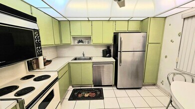 575 Oaks Ln, Unit 1010 in Pompano Beach, FL - Building Photo - Building Photo