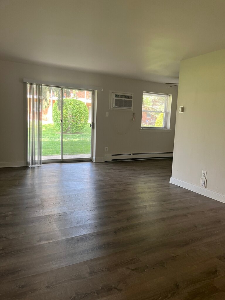 Colonial Point Apartments in FeastervilleTrevose, PA