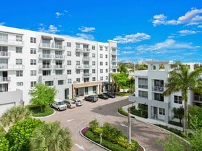 ArtSquare at Hallandale in Hallandale Beach, FL - Foto de edificio - Building Photo