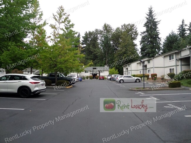 420 S 321st Pl in Federal Way, WA - Building Photo - Building Photo