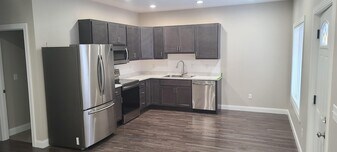 1204 Koestner St, Unit 2 in Burlington, IA - Building Photo