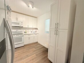 1800 SW 81st Ave in North Lauderdale, FL - Building Photo - Building Photo