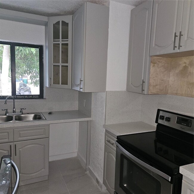 14710 NE 5th Ct in Miami, FL - Building Photo - Building Photo