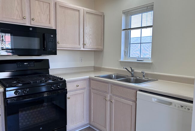 405 Blossom Dr in Duncansville, PA - Foto de edificio - Building Photo