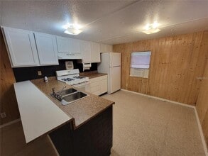 8957 SE 144 St in Summerfield, FL - Building Photo - Building Photo