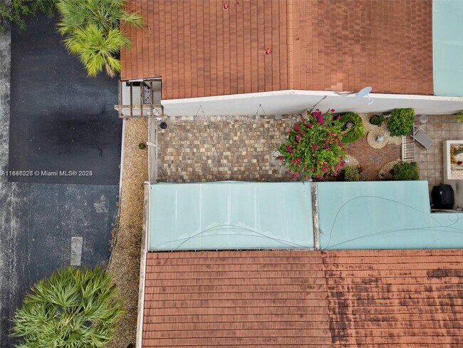 8336 Dundee Terrace in Miami Lakes, FL - Building Photo - Building Photo